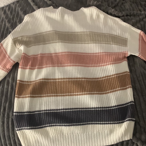 hollister sweater - Picture 3 of 3